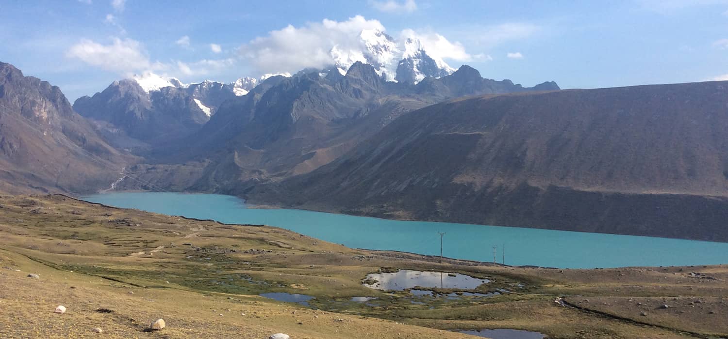 This is a magic lake located at the Andes mountains in Peru, and named Singrenaccocha